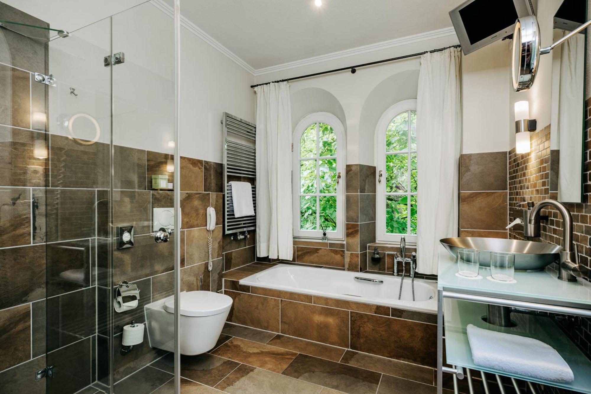 Hotel Romantik Hof Zur Linde 4*