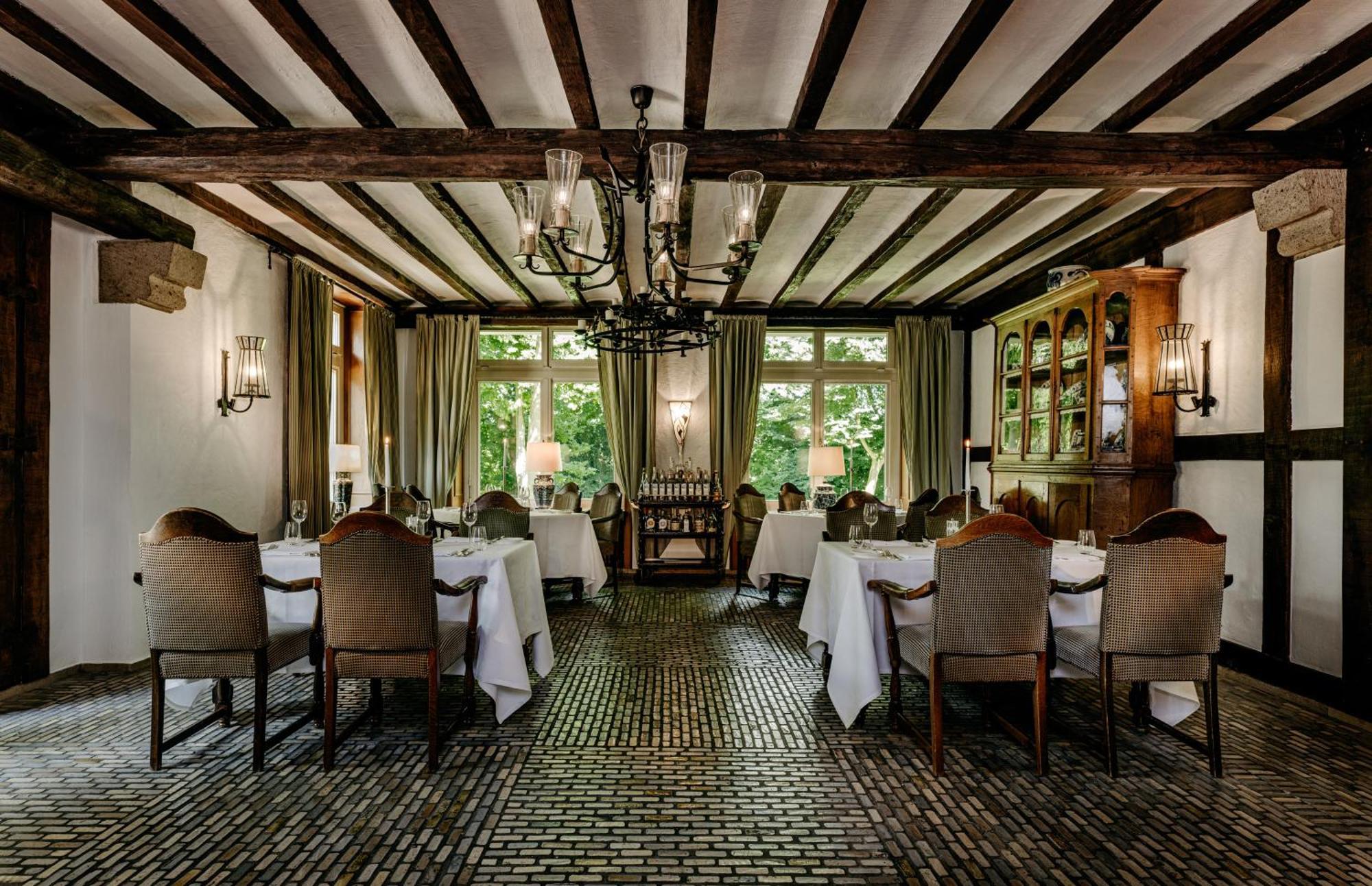 Romantik Hof Zur Linde Hotel 4*