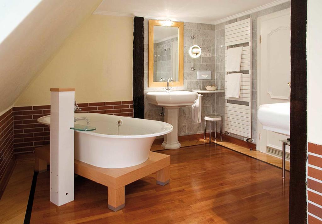 Romantik Hof Zur Linde 4*