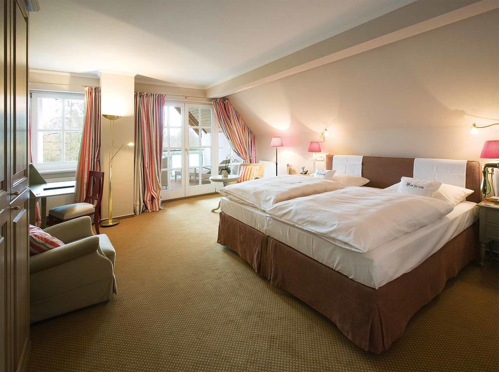 Romantik Hof Zur Linde Hotel 4*